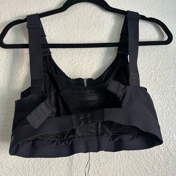 Black Betts Fit sports bra 🖤 - Picture 3 of 6